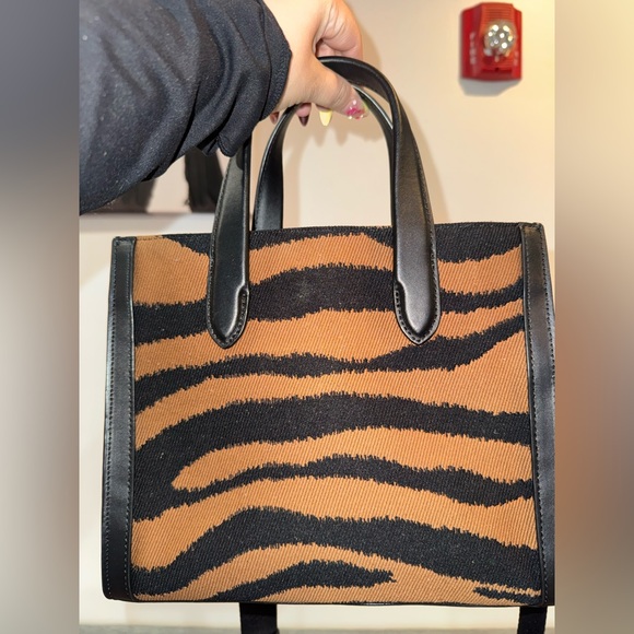 Kate Spade New York Manhattan Tiger Jacquard Small Tote - Picture 4 of 6